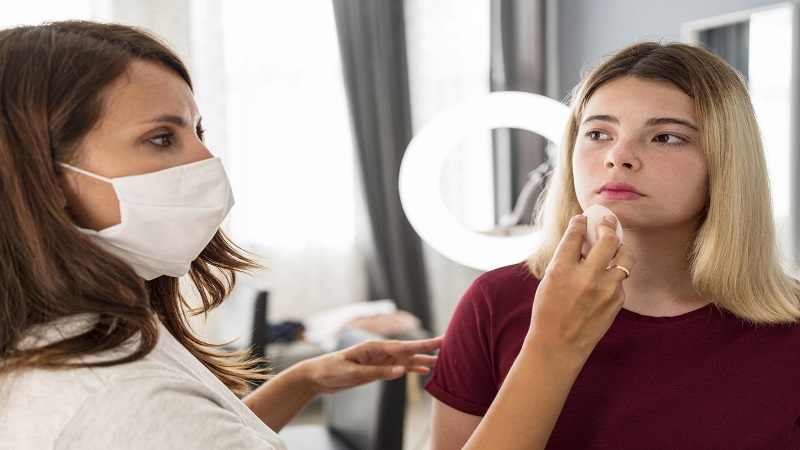 Why is Facelift in Dubai Becoming a Popular Choice for a Younger Look?