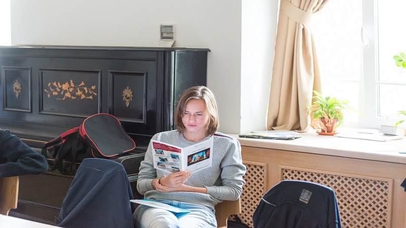 Contemporary Comfort Mipimprov: Smart Modern Living Guide